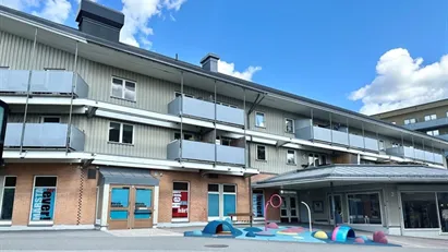 Attraktiv butikslokal med stora skyltfönster! Attraktiv butikslokal med stora skyltfönster!