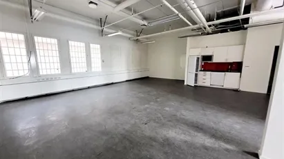 Lokal i bottenvåning, med egen entré från gatan. Lokal i bottenvåning, med egen entré från gatan.